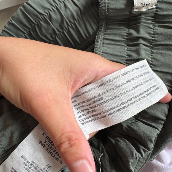 Abercrombie and Fitch Traveler Shorts with Cargo Pockets in Army Green XL - Picture 2 of 12